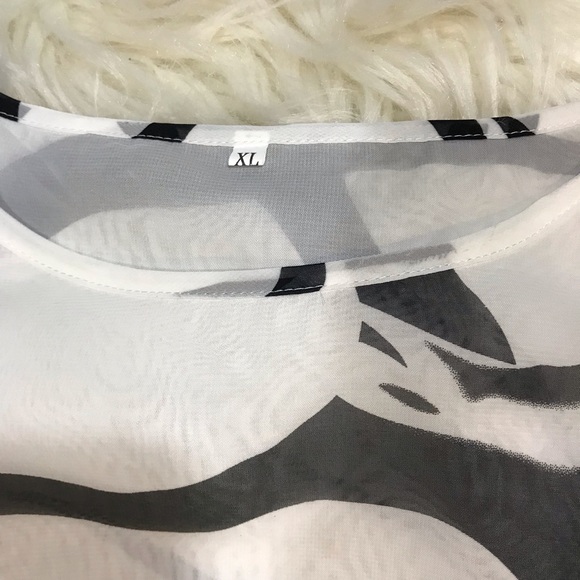 black and white blouse - Picture 9 of 9